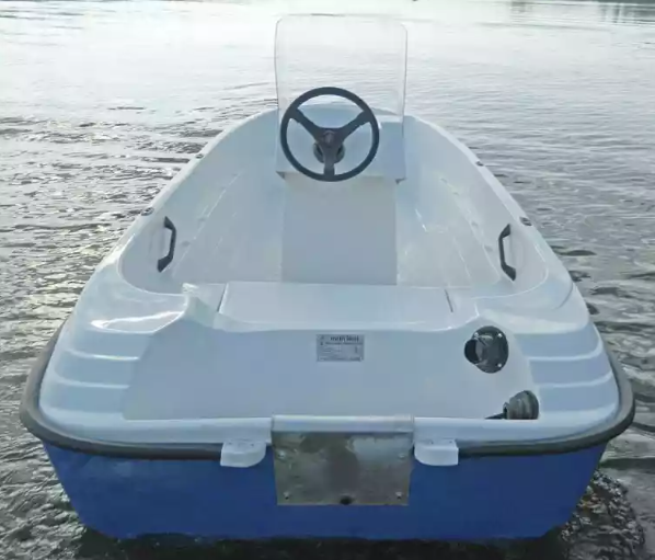 Стеклопластиковая лодка Пингвин с консолью (тримаран) в Ногинске