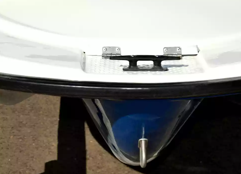 Стеклопластиковая лодка Пингвин с консолью (тримаран) в Ногинске