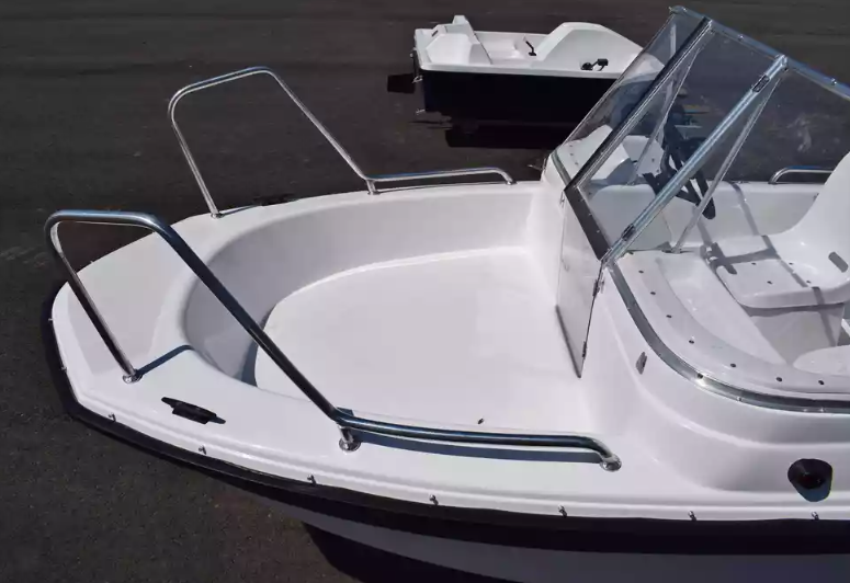 Стеклопластиковый катер Wyatboat-430 DC (тримаран) в Ногинске