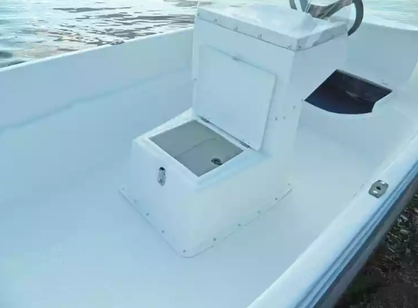 Стеклопластиковая лодка Пингвин с консолью (тримаран) в Ногинске