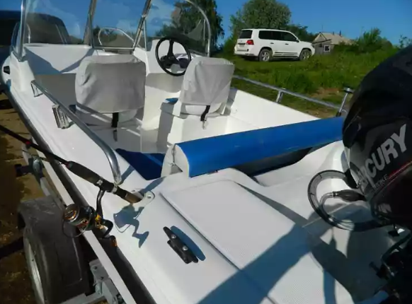 Стеклопластиковый катер Wyatboat-430 DC (тримаран) в Ногинске